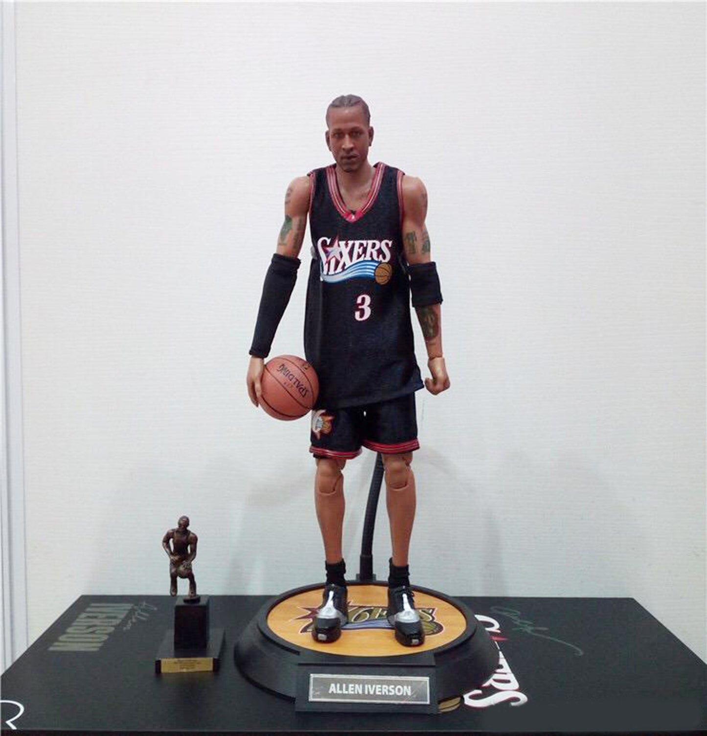 1:6 e NBA Allen Iverson Action Figure New In Box