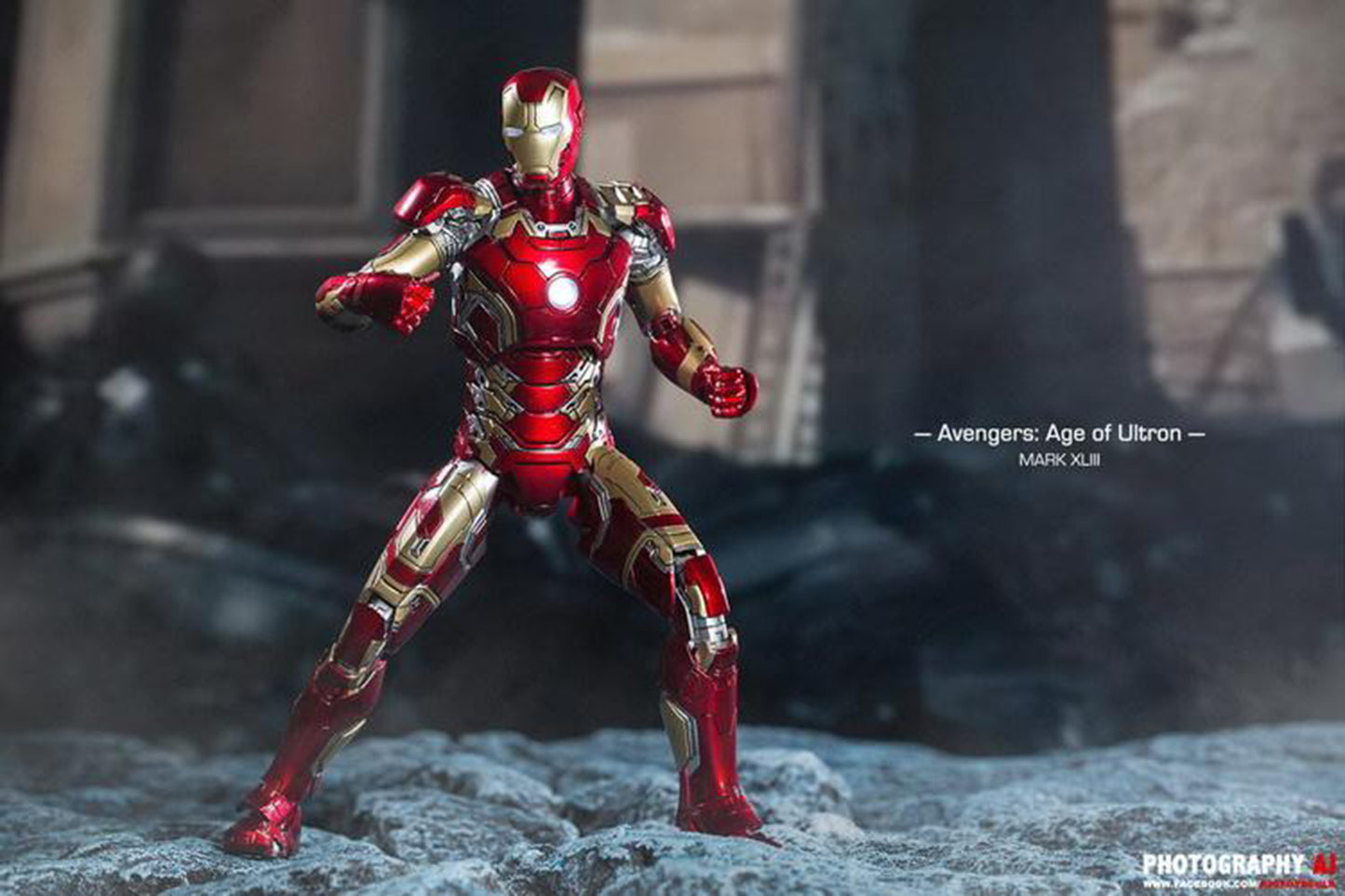 Comicave 1:12 Scale Alloy Iron Man MK43 LED Diecast Action Figure Model